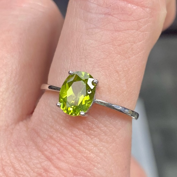 Genuine 1 Carat Peridot Oval Solitaire ~August Birthstone Ring ~ Dainty Wedding - Picture 7 of 16
